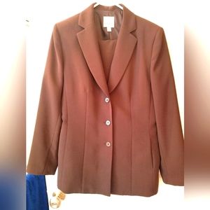 Anne Klein size 10 2 piece suite